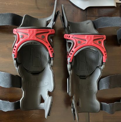 Mobius Protective Knee Braces - Size M