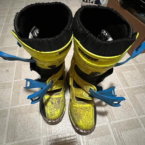 Youth Thor Racing Boots size 2