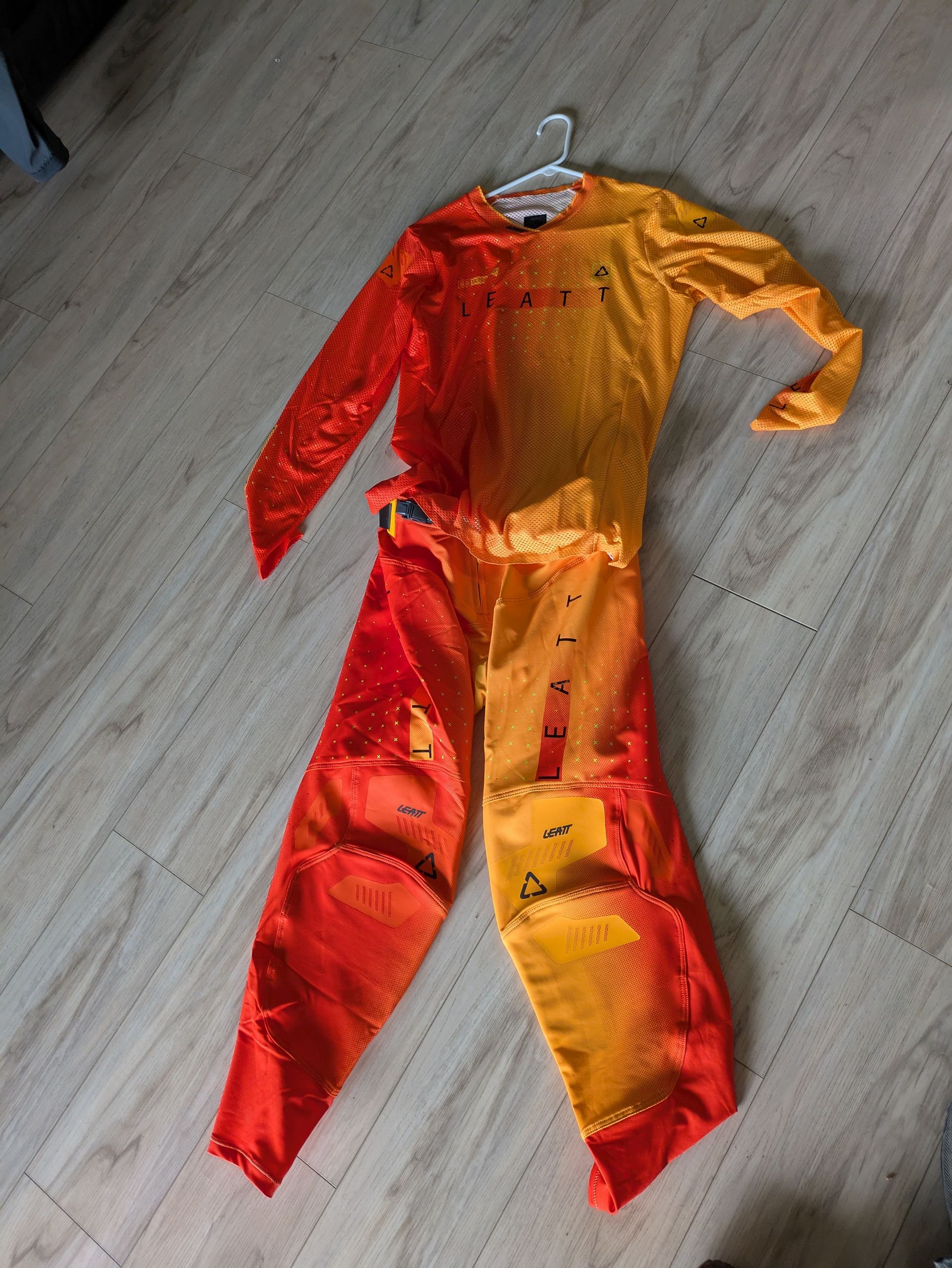 Leatt 5.5 Gear, Size Large, Pants 34.
New Never Wore