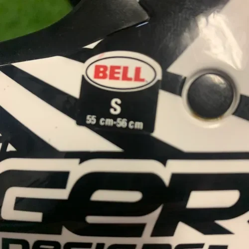 Tagged Bell Moto 9 Like New 