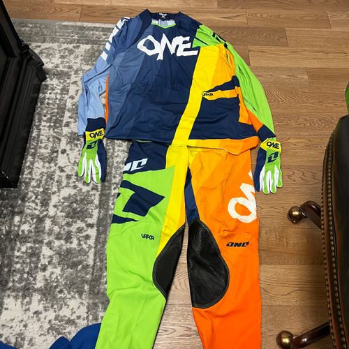 One Industries vapor stratum Gear Combo XL 36