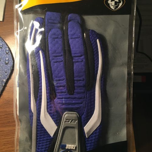 Thor medium AC5 blue gloves NEW