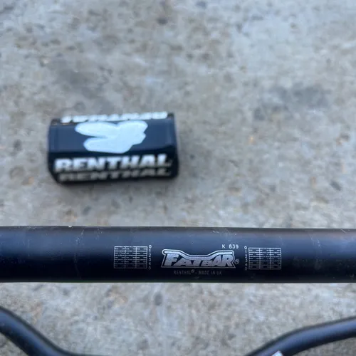 2 Renthal fatbars