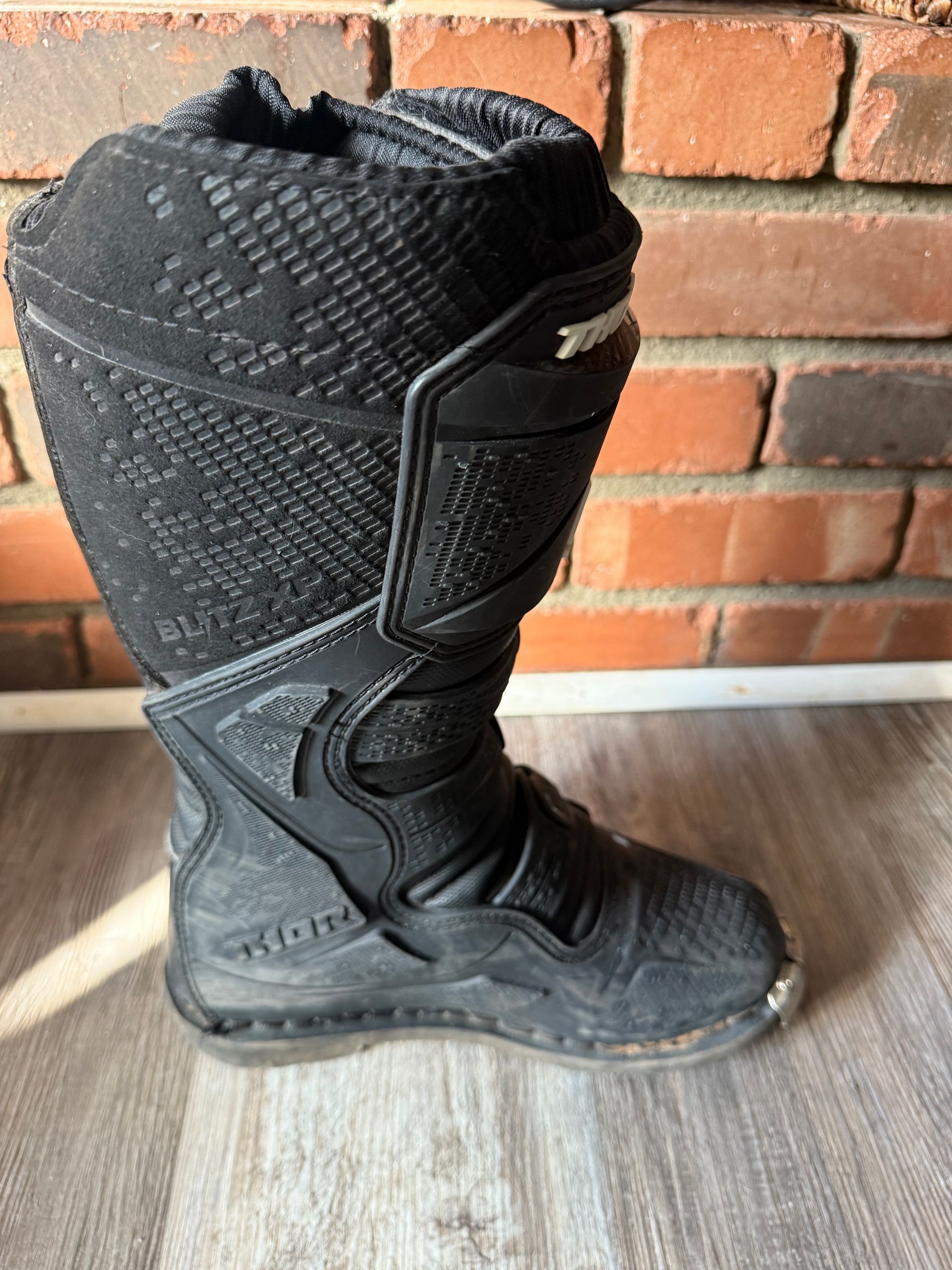 Thor Blitz Boots Size 8 