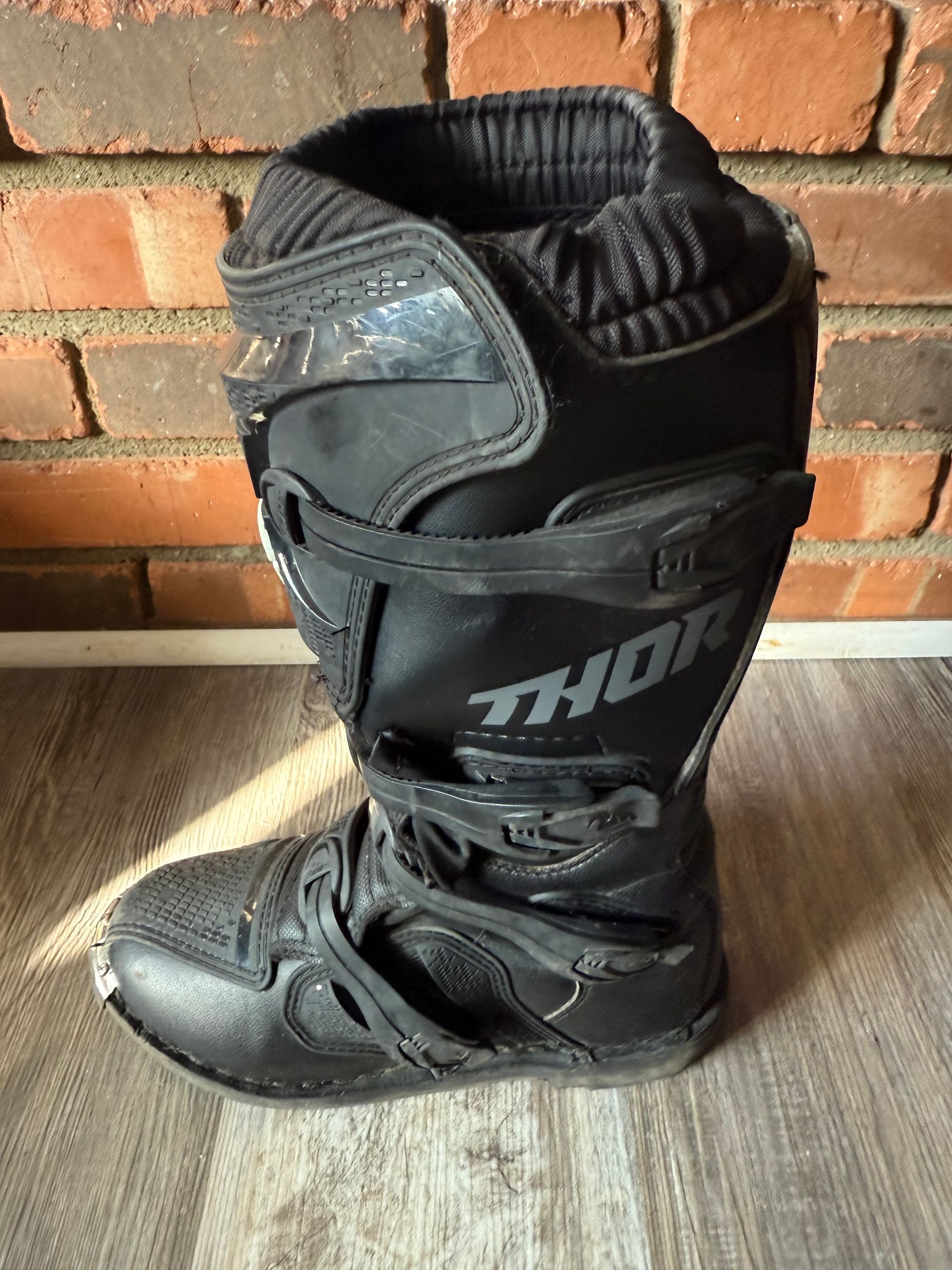 Thor Blitz Boots Size 8 