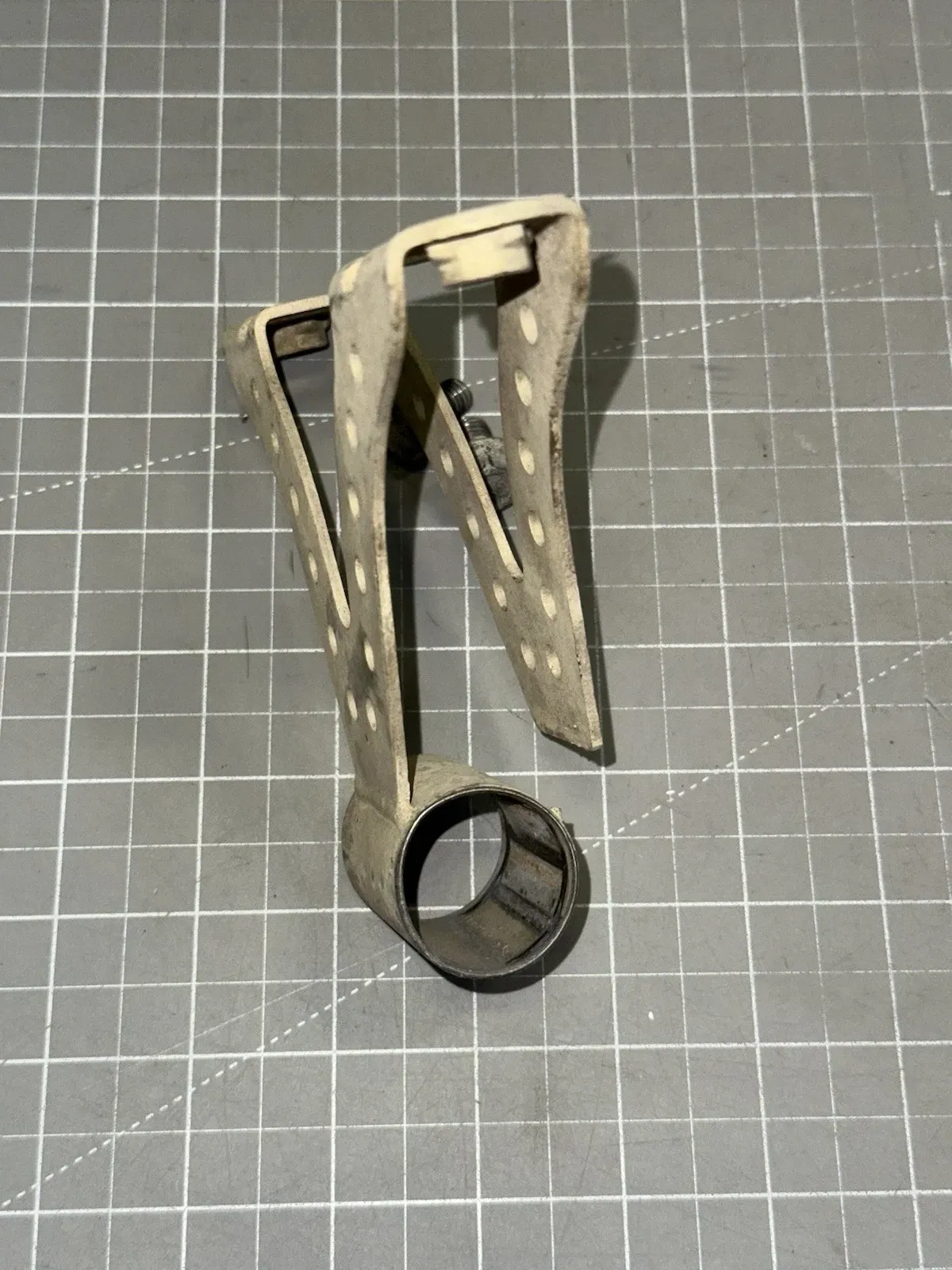 00–06 Yamaha Kodiak 400 OEM Engine Mount / Frame Clamp Bracket