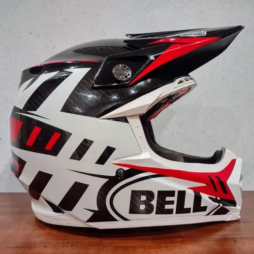 Review: 2016 Bell Moto-9 Carbon Flex helmet 