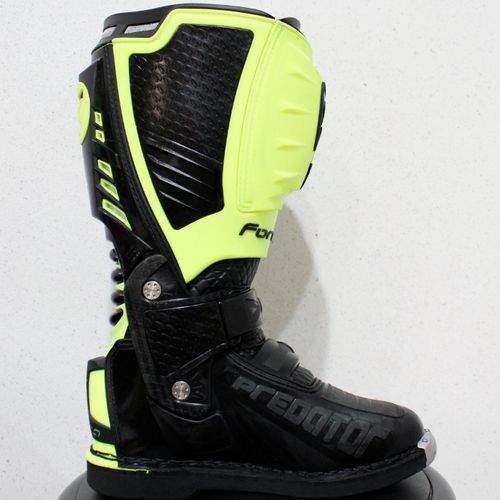 Product: Forma Predator 2.0  Size: 7 US or EU 41  Condition:
