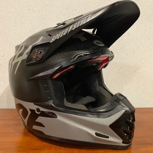 Bell Moto 9 Carbon Flex - Size Large