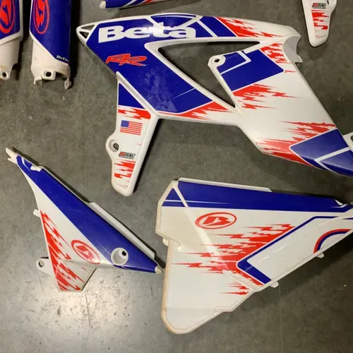 Polisport Enduro Standard Plastic Kit 90704 w/ Graphics for 13-17 Beta RR 2T/4T