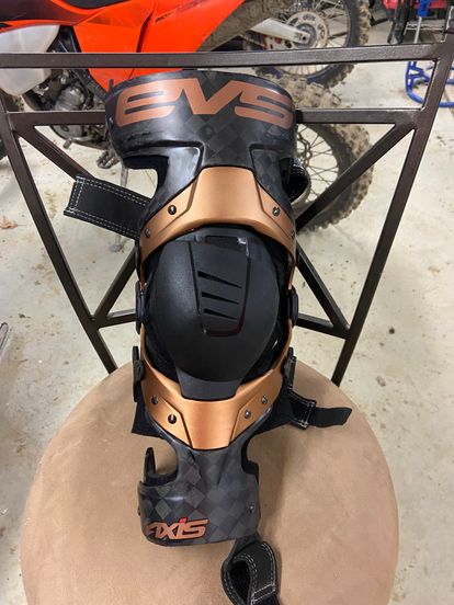 EVS Protective Web Knee Braces - Size L