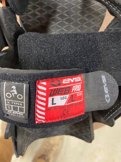 EVS Protective Web Knee Braces - Size L