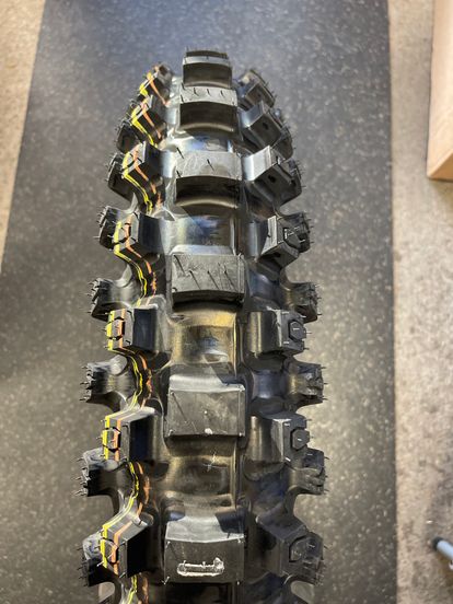 Dunlop Geomax tire MX33