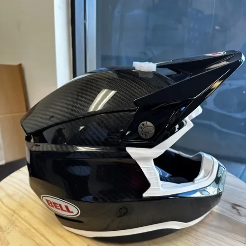 	BELL Moto-10 Spherical MIPS Helmet (Gloss Black/White - Large)