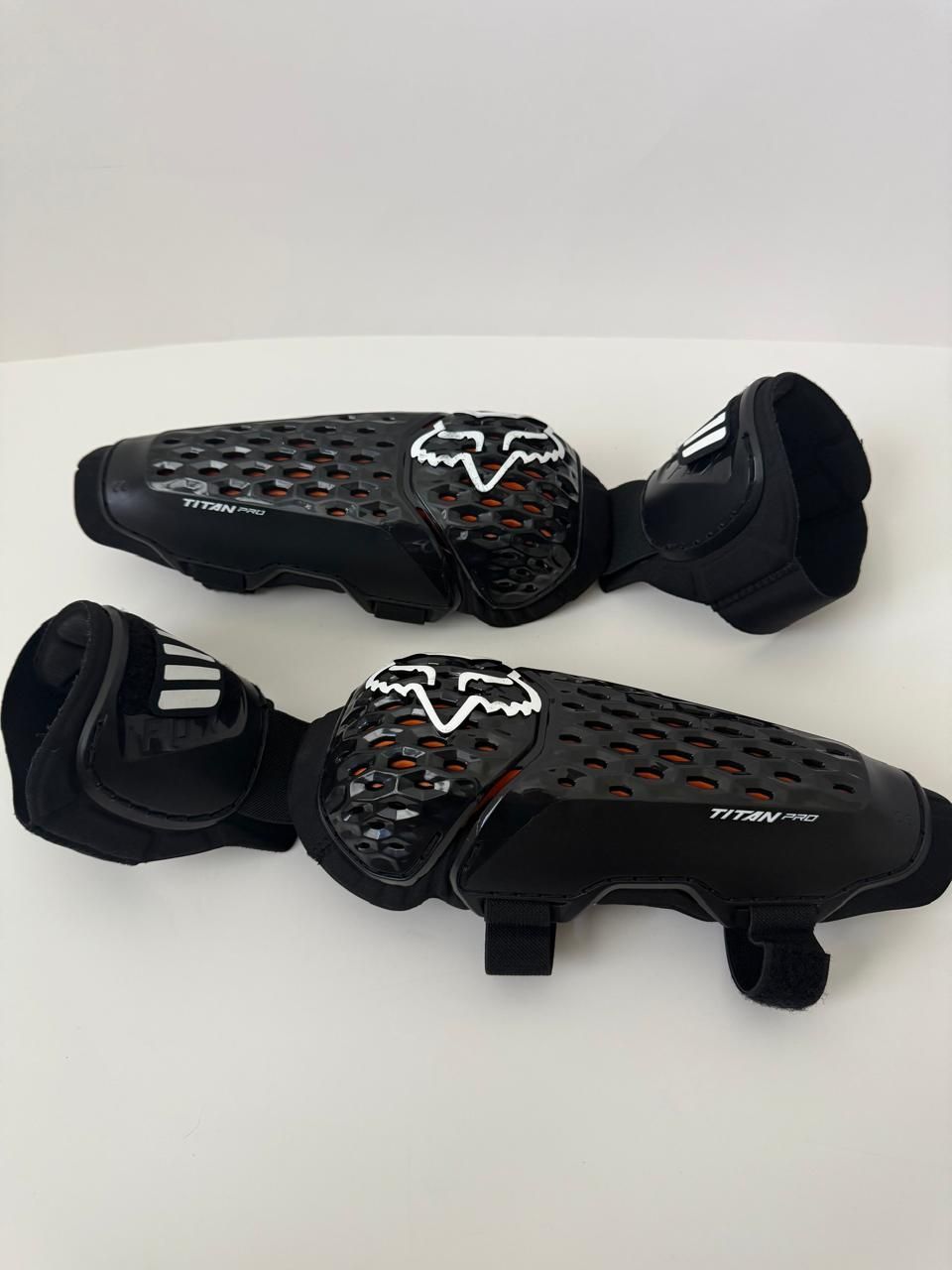 FOX RACING TITAN PRO D3O - ELBOW PADS L/XL USED ONCE