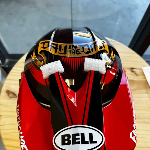 BELL MOTO 10 SPHERICAL LE FASTHOUSE DITD 24 GLOSS RED/GOLD