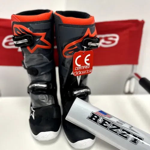 YOUTH TECH 7S BOOTS / BLK DK GRY RD F / SIZE 5 