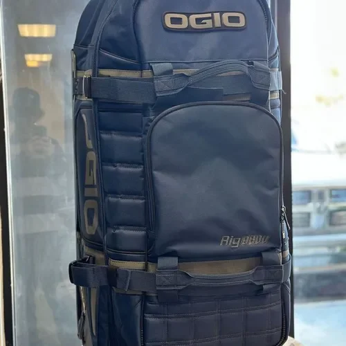RIG 9800 WHEELED BAG BLUE/GREY