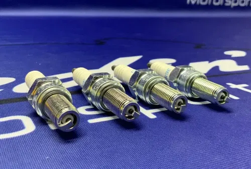 NGK Spark Plug (Pack of 4) CR9E