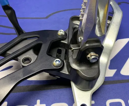 Yamaha Right Rear Set YZF-R7 2022-2025 OEM BEB-27443-00-00