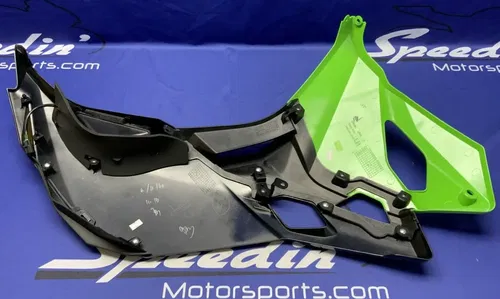 Kawasaki Left Complete Fairing W/ Turn Signal ZX-4R/RR 23-25 OEM 55028-0872-660