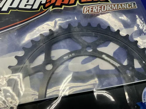 Supersprox Rear Edge Sprocket 43T (Black) YZF-R6 2006-2018 RFA-480-43-BLK