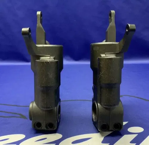 Yamaha Lower Fork Lugs YZF-R6 2016 OEM 2CX-23102-00-00, 2CX-23103-00-00