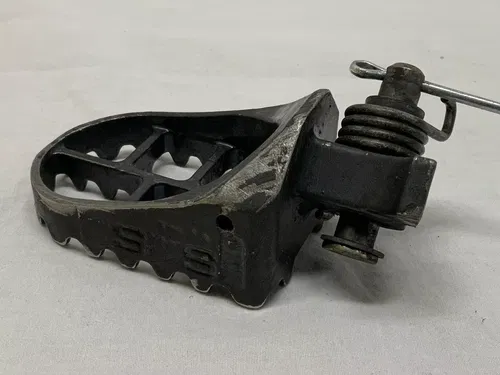 Yamaha L/R Footrest YZ 125/250 1997-2003 OEM 5ET-27411-00-00