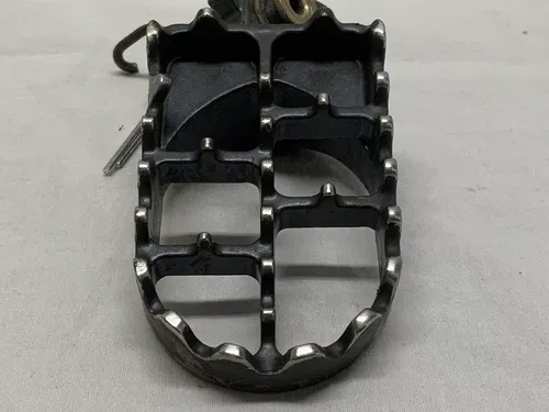 Yamaha L/R Footrest YZ 125/250 1997-2003 OEM 5ET-27411-00-00