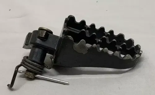 Yamaha L/R Footrest YZ 125/250 1997-2003 OEM 5ET-27411-00-00