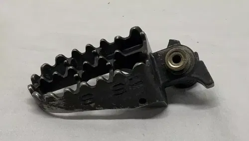 Yamaha L/R Footrest YZ 125/250 1997-2003 OEM 5ET-27411-00-00