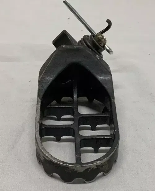 Yamaha L/R Footrest YZ 125/250 1997-2003 OEM 5ET-27411-00-00