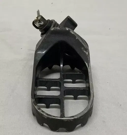 Yamaha L/R Footrest YZ 125/250 1997-2003 OEM 5ET-27411-00-00