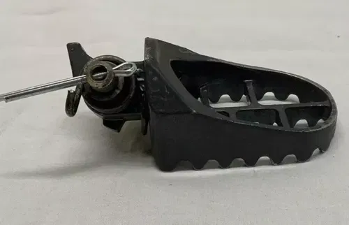 Yamaha L/R Footrest YZ 125/250 1997-2003 OEM 5ET-27411-00-00