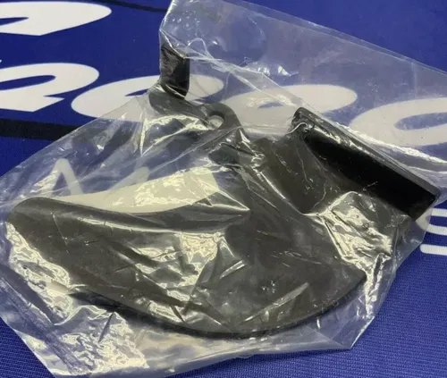 Spears Racing Yamaha YZF-R3 Chain Guard Shark Fin/Toe Guard 2015-2024  SP320