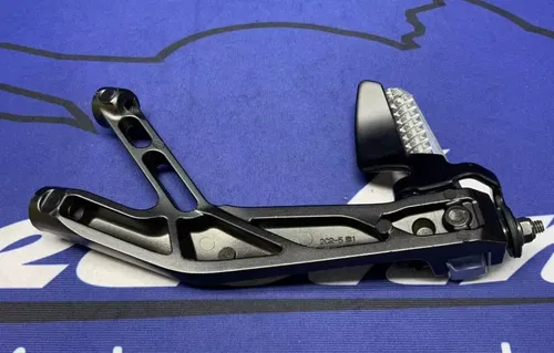 Yamaha Right Passenger Foot Rest Set YZF-R7 2022-2025 OEM 2CR-2742L-01-00