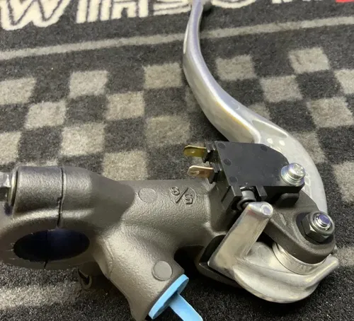Yamaha Front Brake Master Cylinder Assembly YZF-R6 2017-2024 OEM 2CR-2580A-00-00