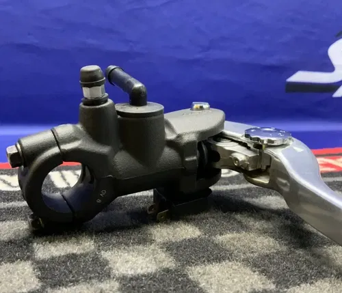 Yamaha Front Brake Master Cylinder Assembly YZF-R6 2017-2024 OEM 2CR-2580A-00-00