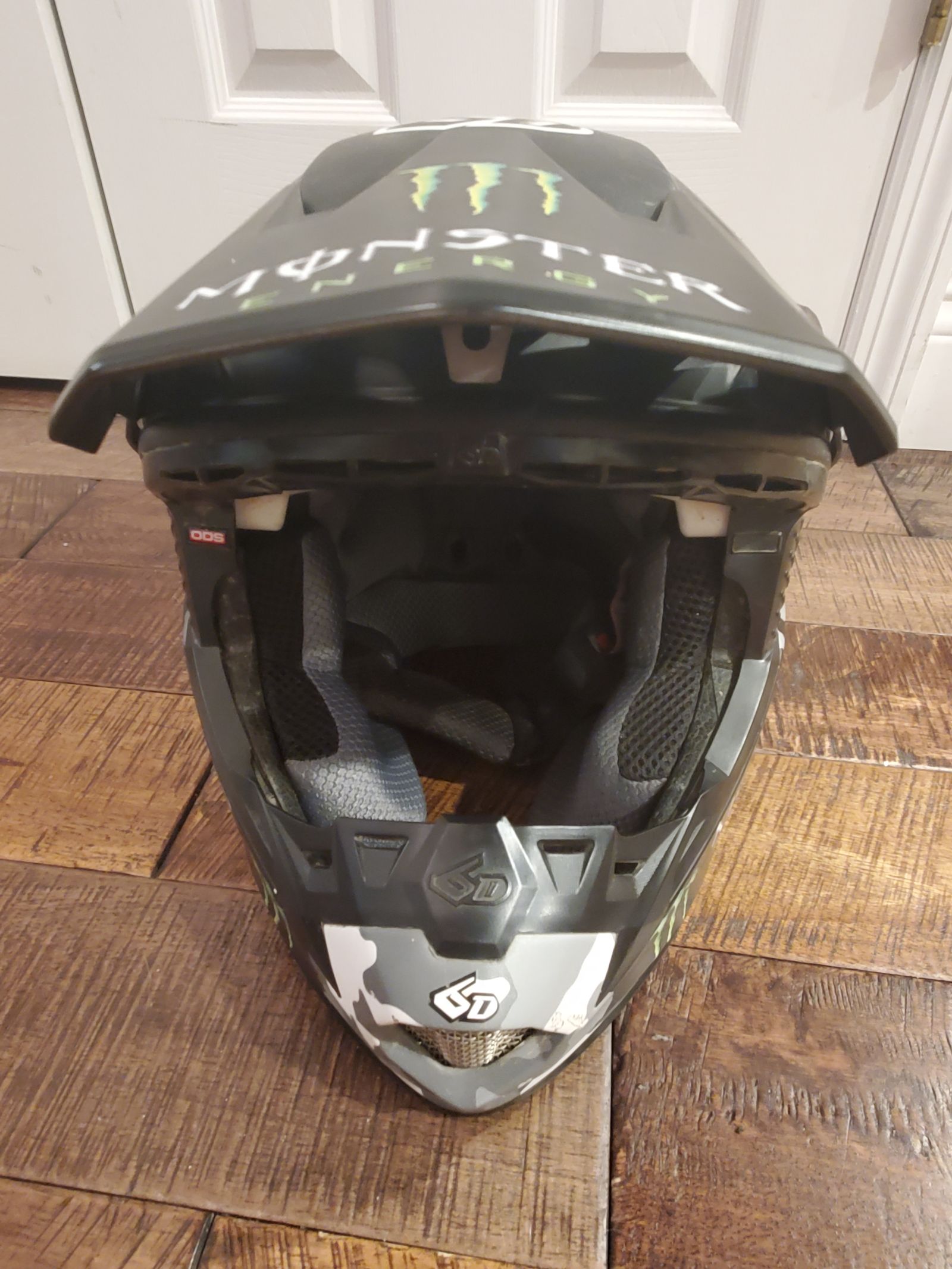 6d monster top energy helmet