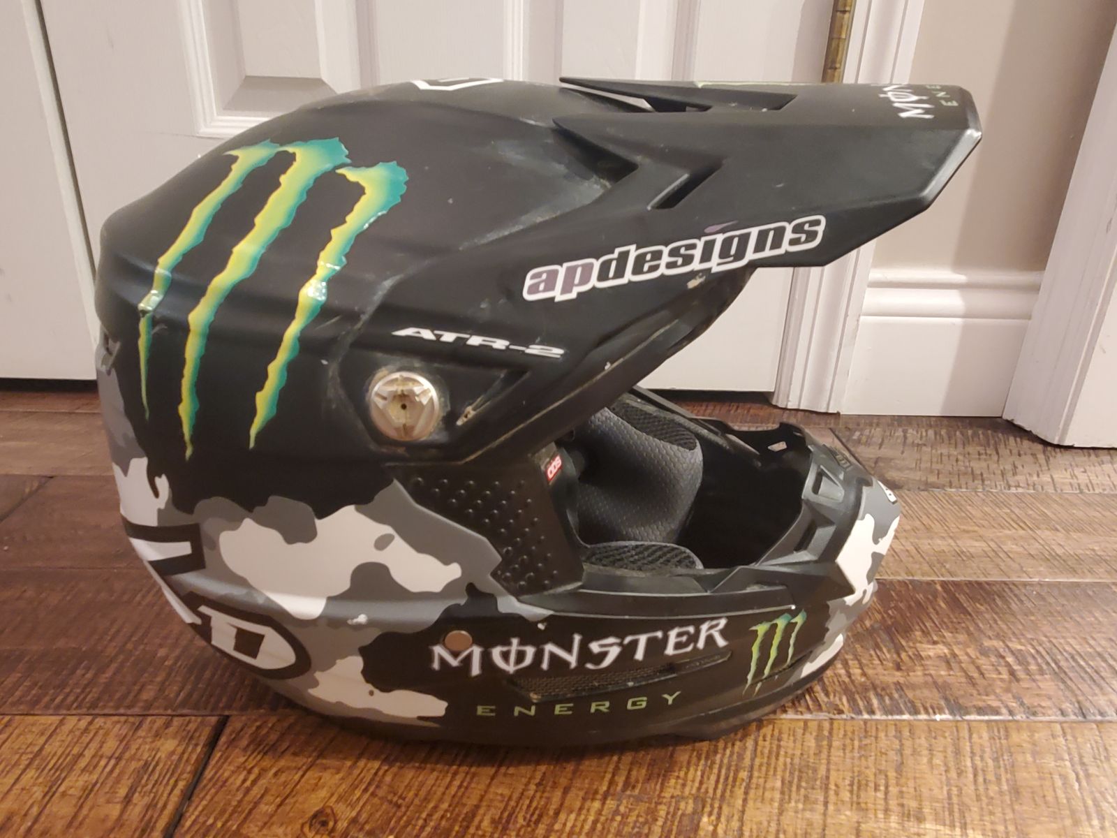 Monster energy mtb hot sale helmet