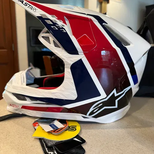 Alpinestars Supertech S-M10 Carbon Helmet Size Small