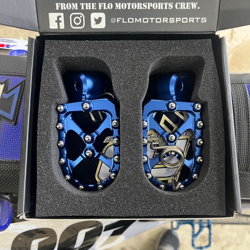 Flo Footpegs 