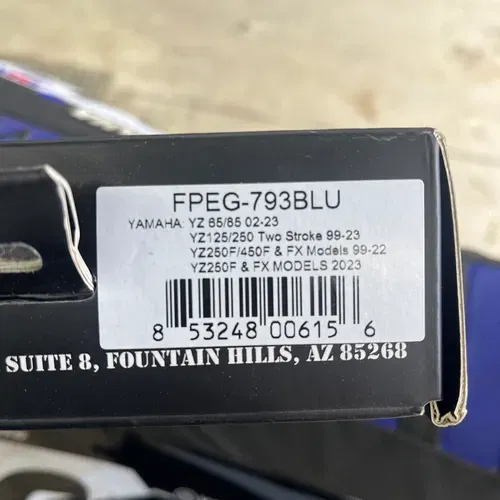 Flo Footpegs 