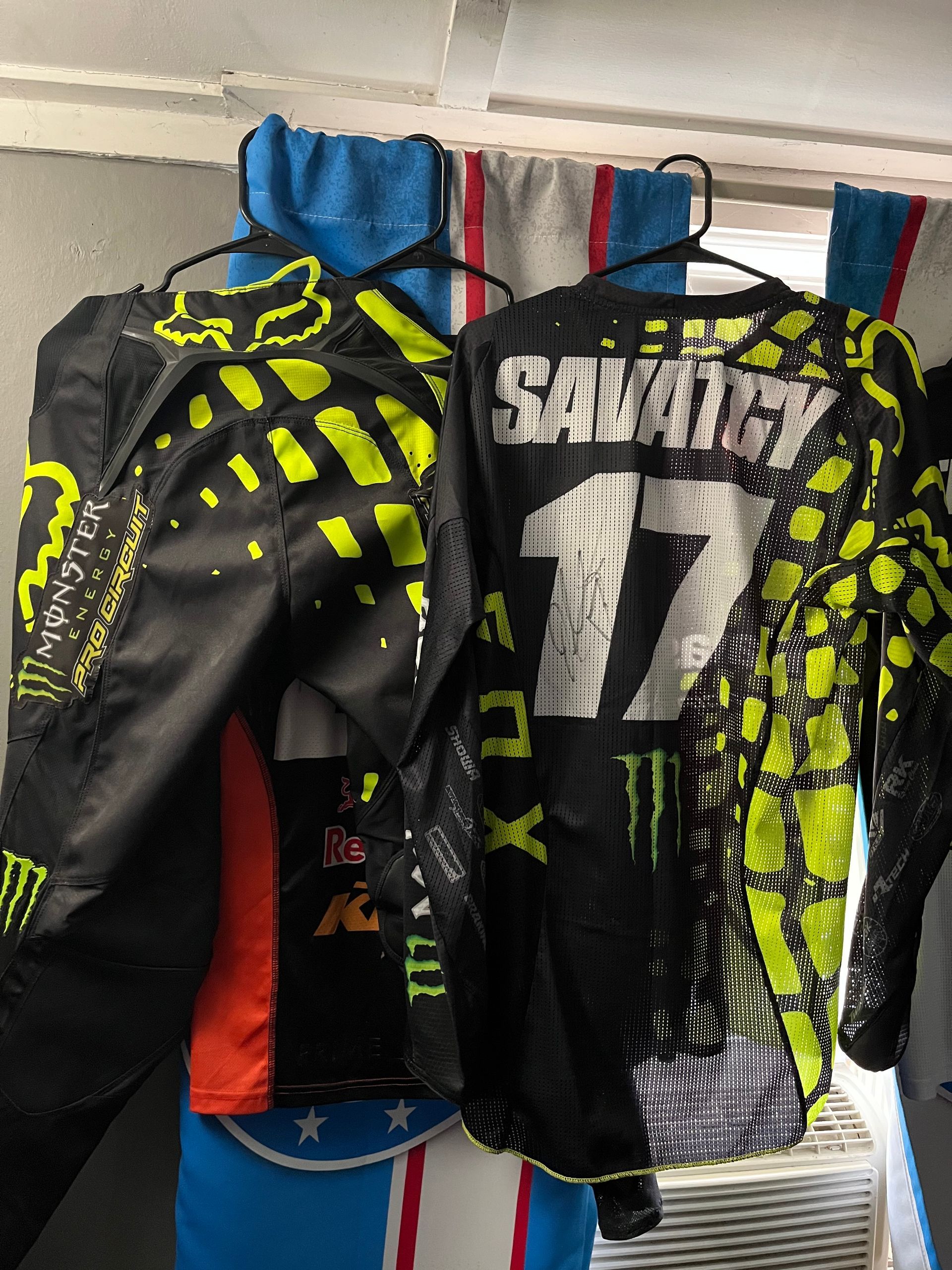 Signed Joey Savagty Kit