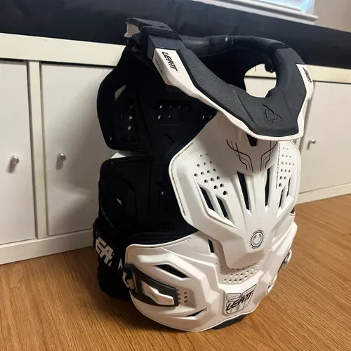 Leatt Fusion 3.0 Neck Brace and Chest Protector w/ Shoulder Guards, L / XL Size.