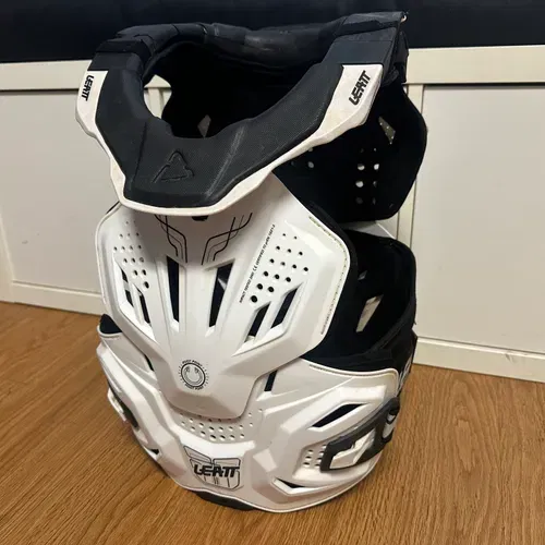 Leatt Fusion 3.0 Neck Brace and Chest Protector w/ Shoulder Guards, L / XL Size.