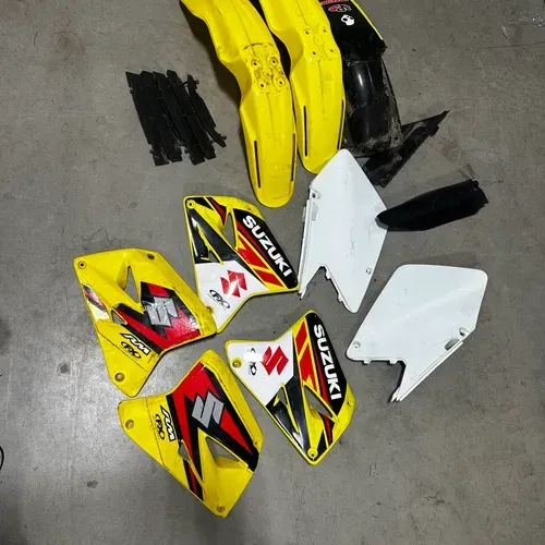 2005 Rm250 Plastics 