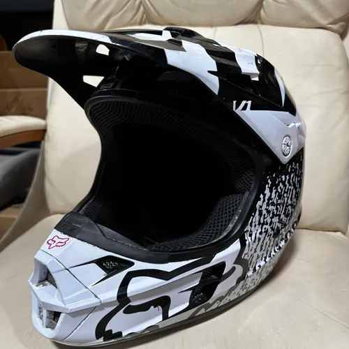 Woman's Fox V1 Helmet Medium