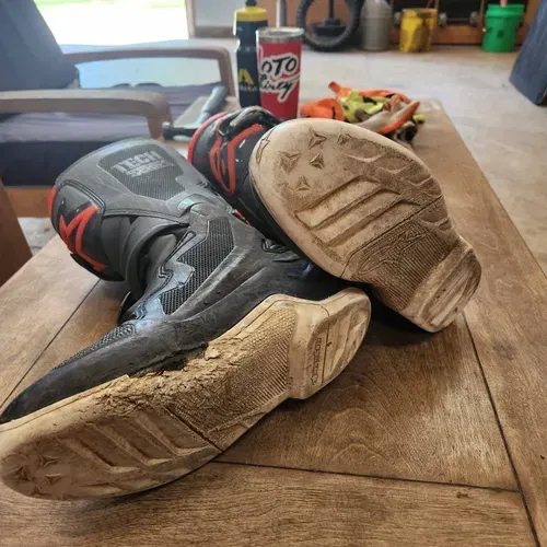 Youth size best sale 6 boots