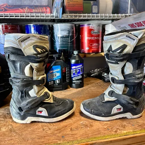 Youth Alpinestars Boots - Size 2